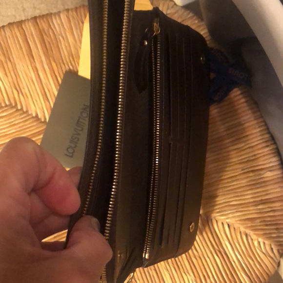 Authentic Louis Vuitton Damier Ebene Long Zippy wallet/organizer! GORGEOUS - Picture 4 of 7